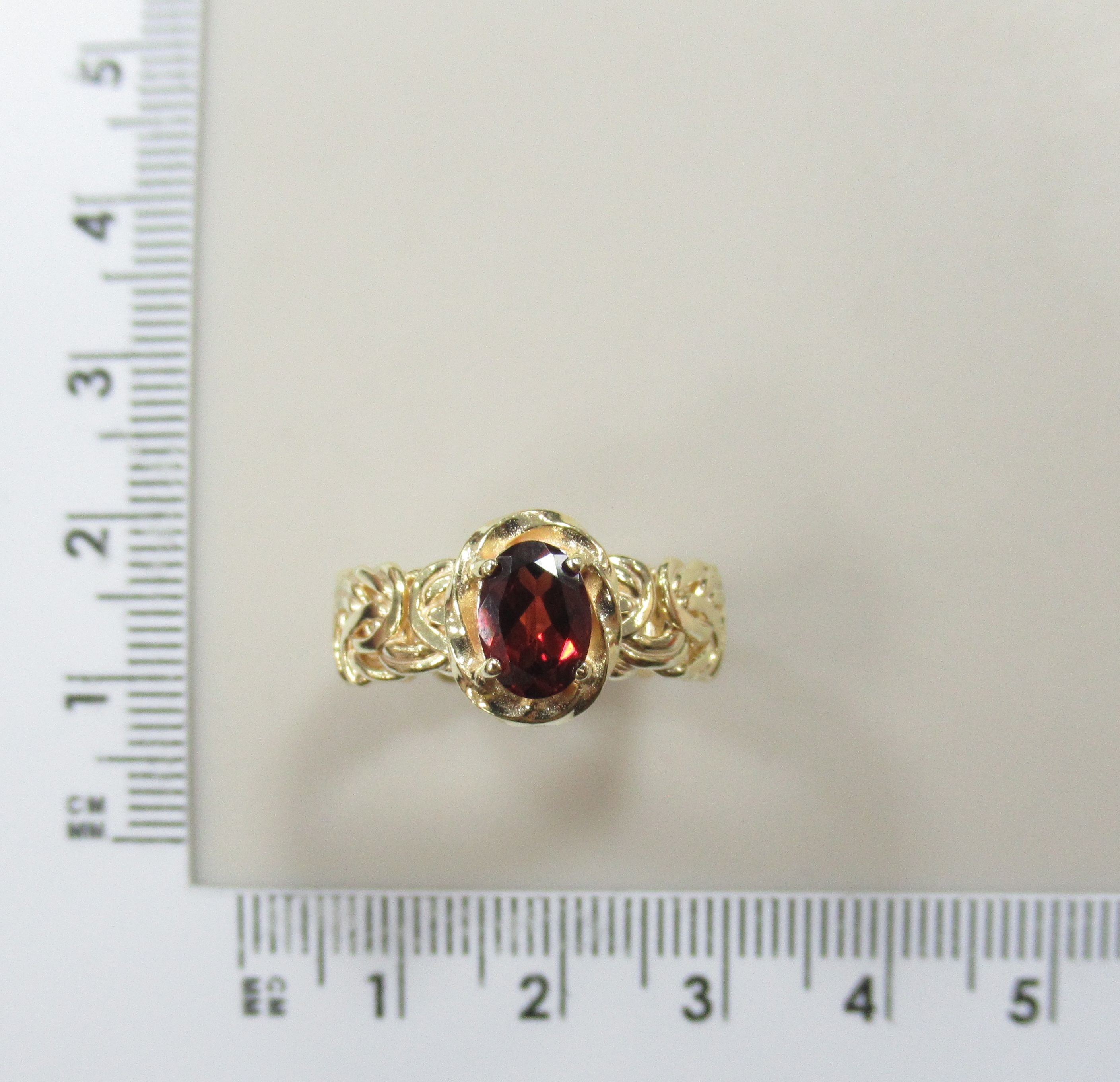 Серебряное кольцо с гранатом